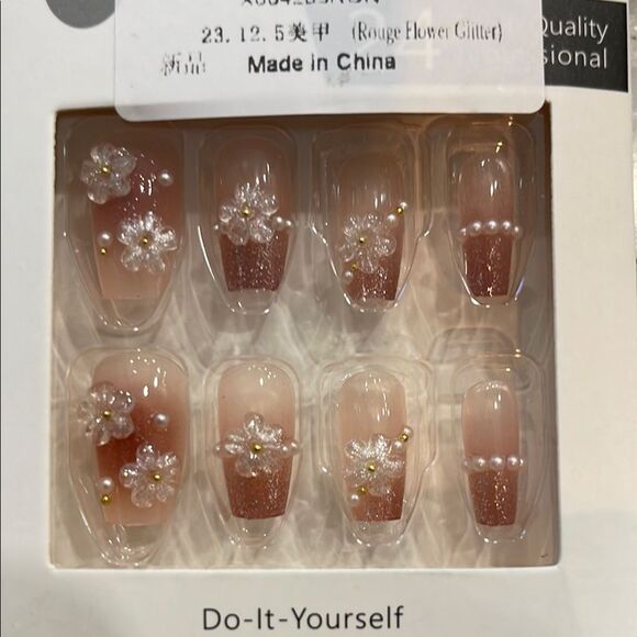 Source Unknown Floral Nail Set - Pink and White - Picture 2 of 5